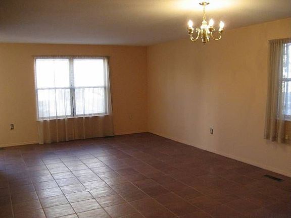 3rd image of 825 E 161st St