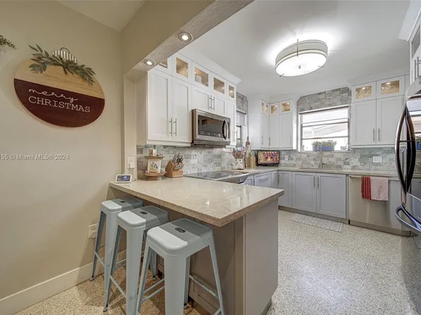 1040 N Royal Poinciana Blvd, Miami Springs, FL 33166