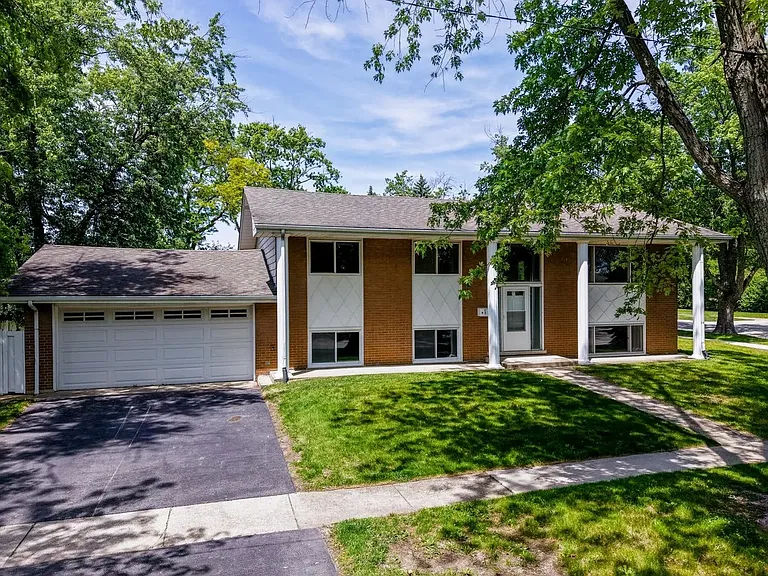 407 Keepataw Dr — Photo 2