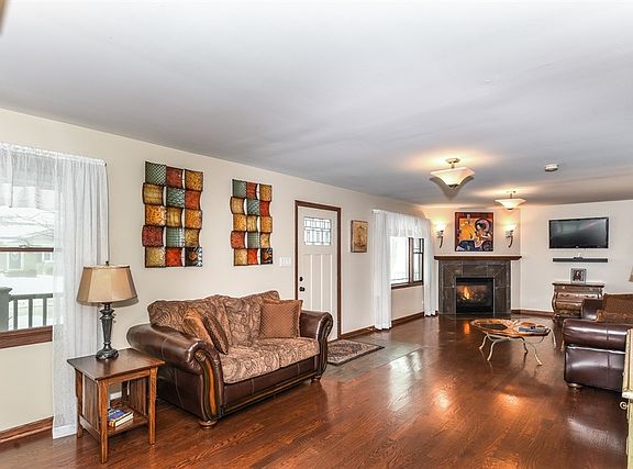 3rd image of 16955 Forest View Dr