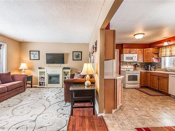 4th image of 815 Aurora Dr