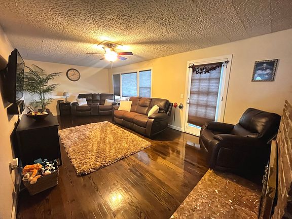 3rd image of 8544 Lawler Ave