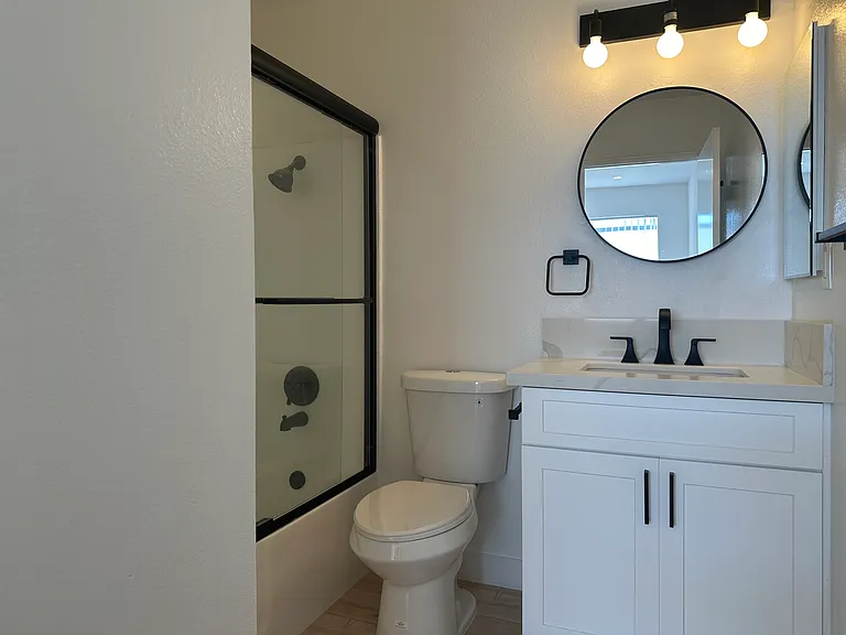 1212 Gower St — Photo 5