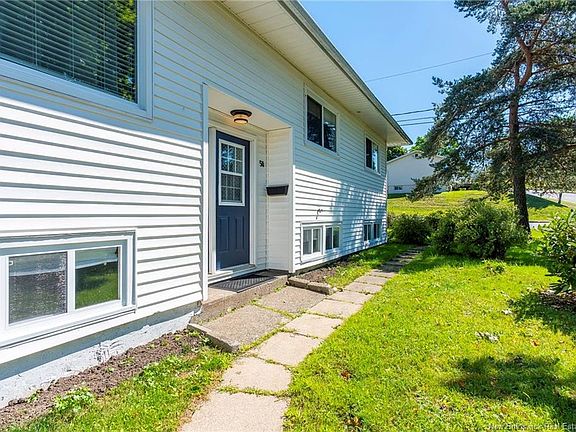 3rd image of 50 Glengarry Dr