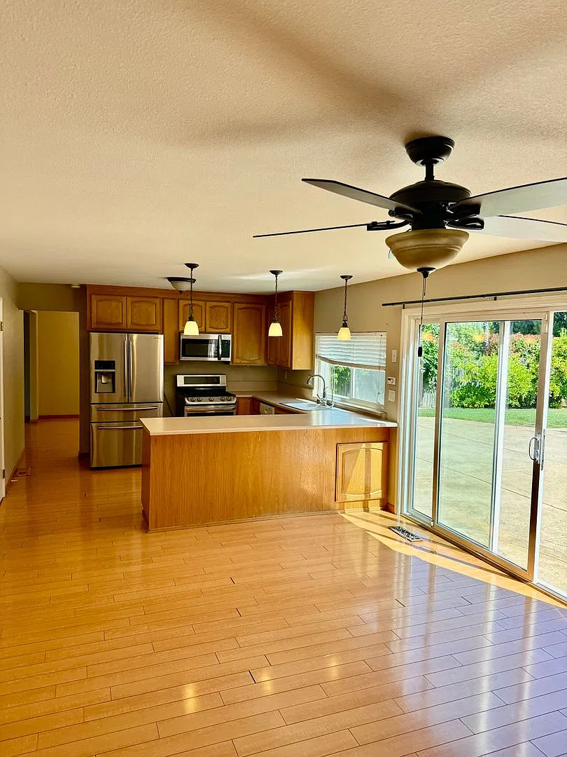 Spacious 4-Bedroom, 3-Bath Home with Pool in Clayton! — Photo 3