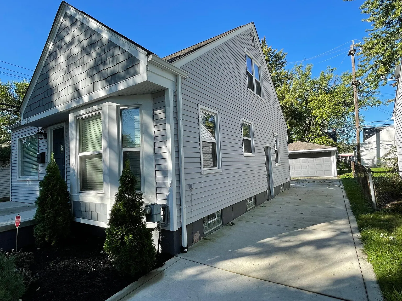 3 bed, 1127 sqft, $2,325 — Photo 2