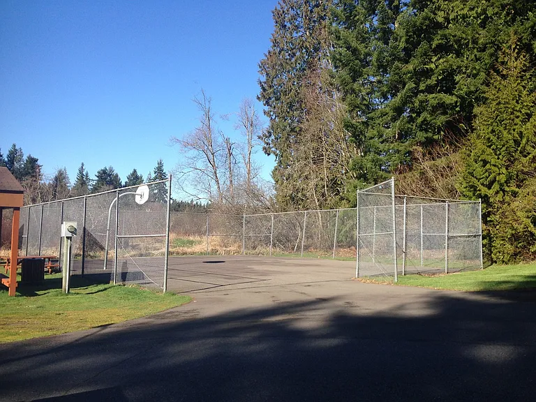 18525 Woodside Dr SE — Photo 24