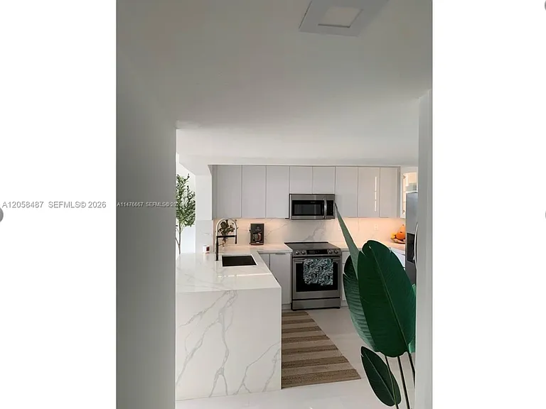 2555 Collins Ave #1906 — Photo 8