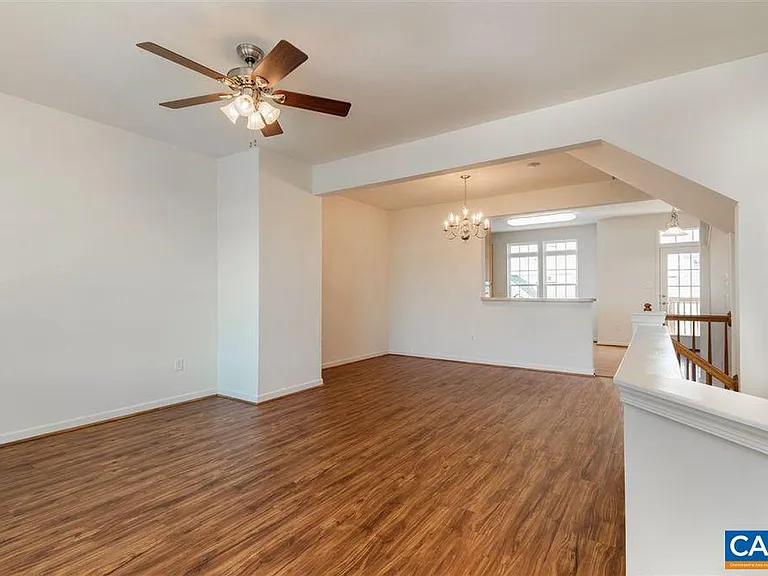 2138 Lockwood Dr — Photo 3