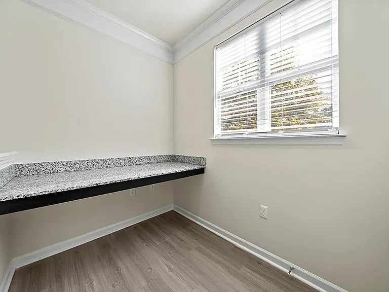 Grand Oaks Apartment Homes — Photo 12