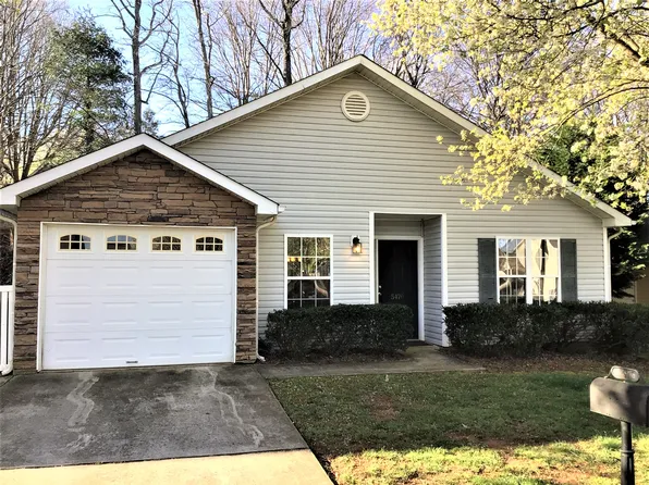 5470 Regent Village Dr, Winston Salem, NC 27103