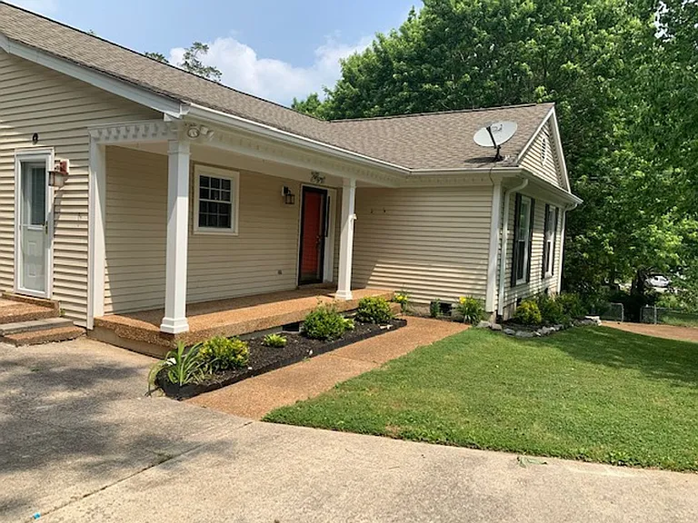 720 Eugenia Ct — Photo 2