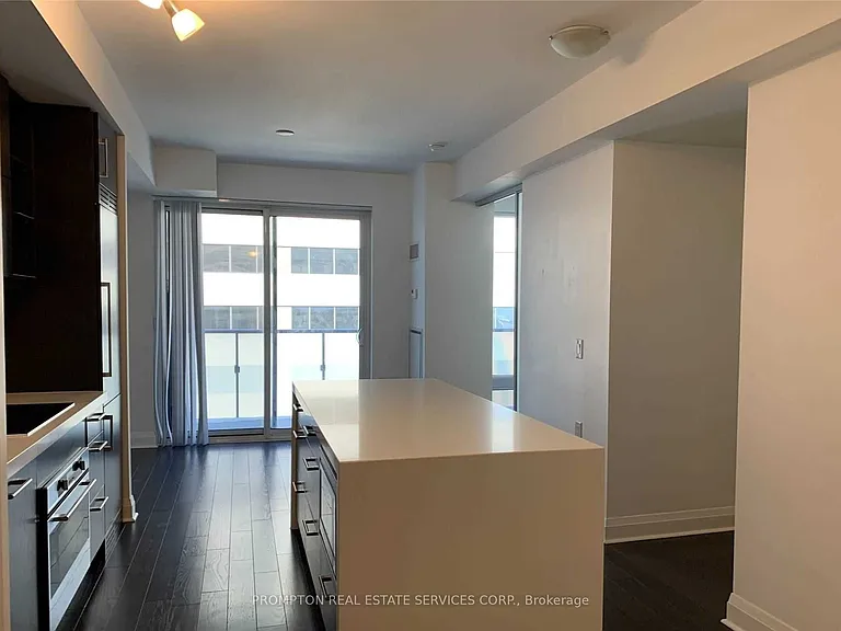 1080 Bay St #1111 — Photo 6