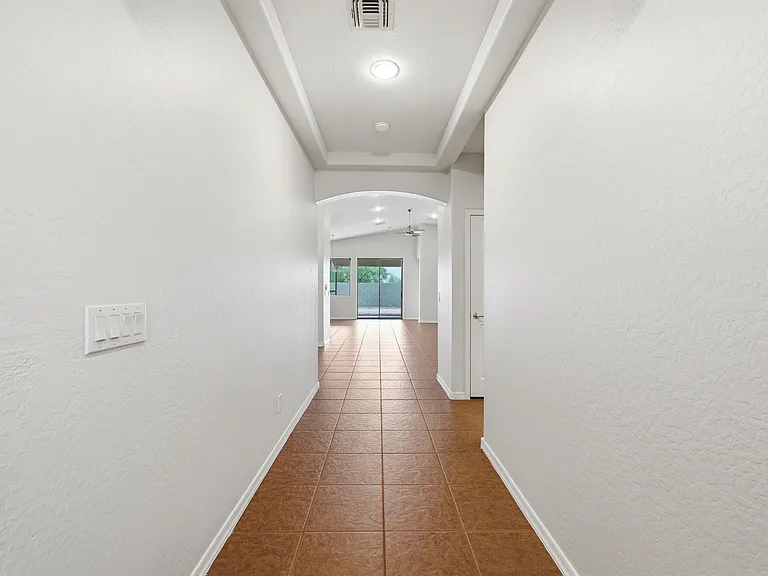 4309 W Heyerdahl Dr — Photo 2