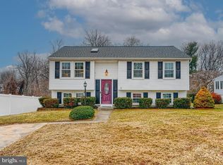 8908 Goldentree Ln, Baltimore, MD 21221