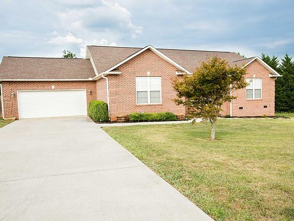 3rd image of 132 Heritage Crossing Dr