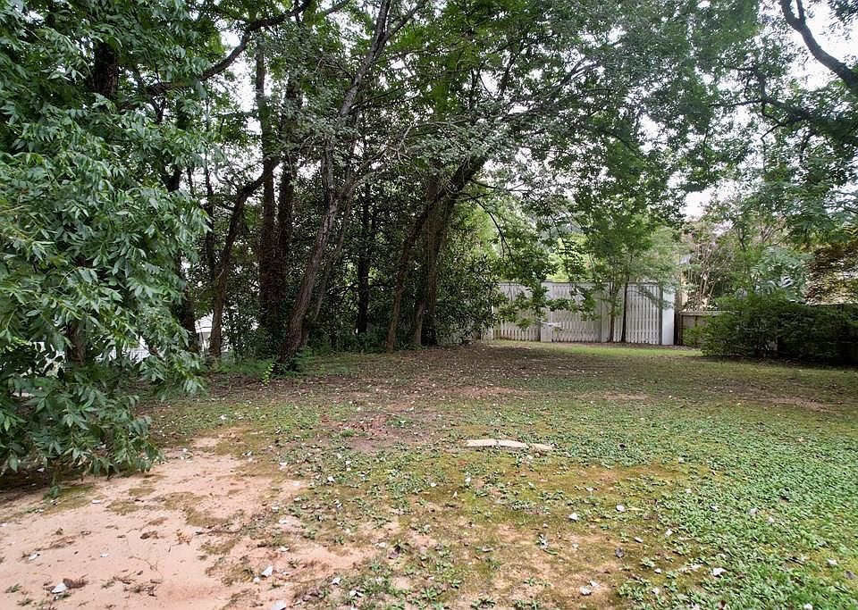 2nd image of 714 University Ave