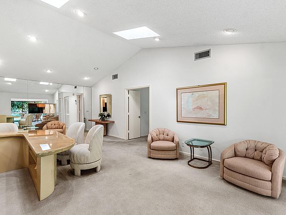 5th image of 10057 Shadywood Place