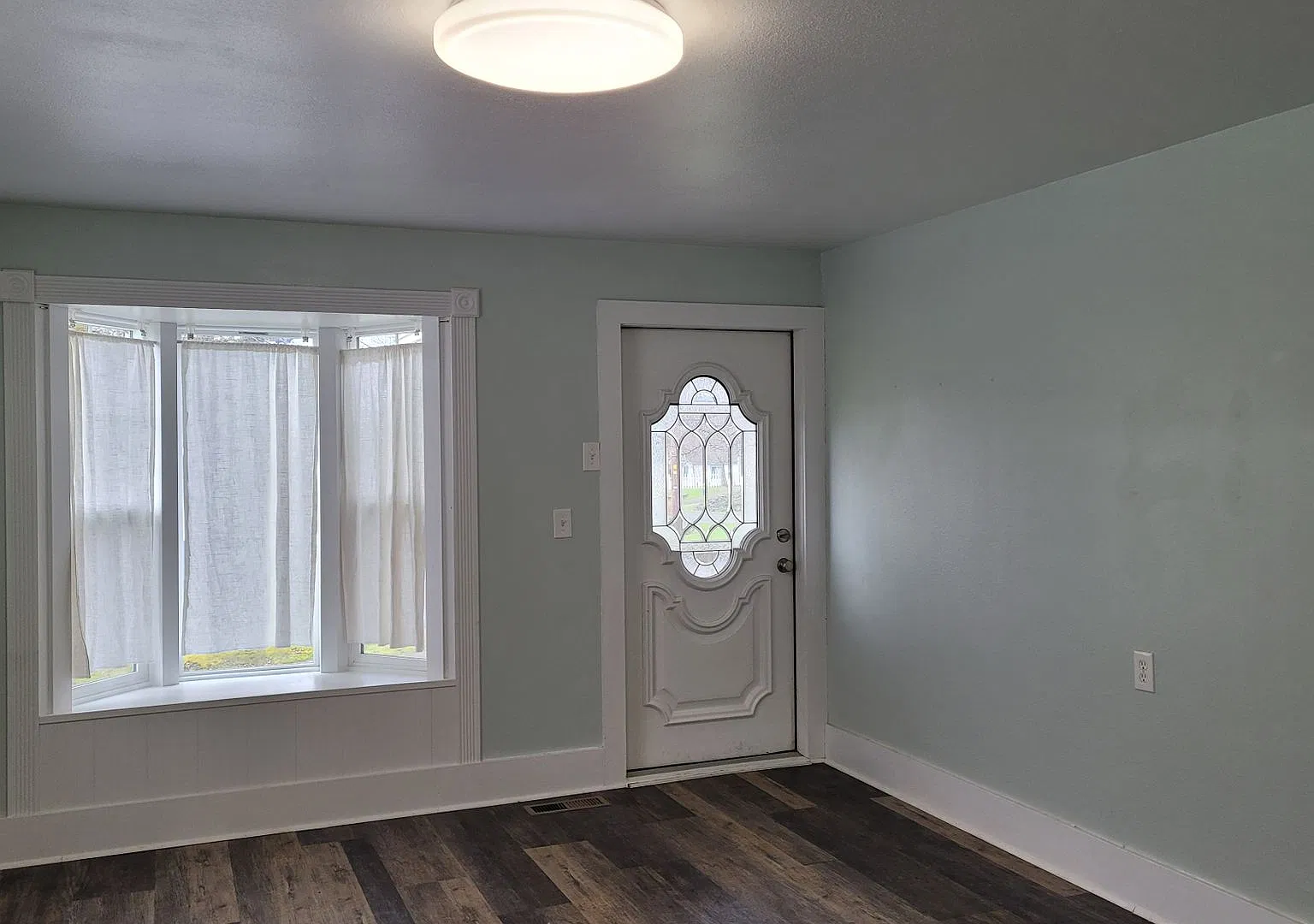 Beautiful 4 Bedroom Home in Historic Oakland — Photo 3