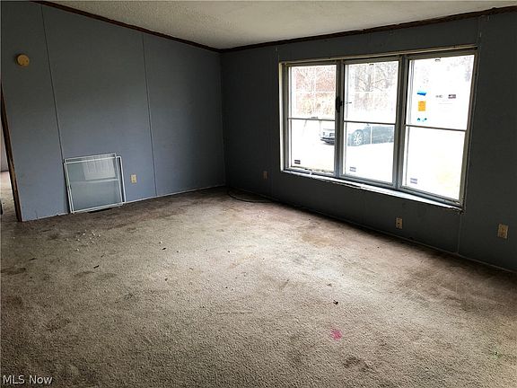 3rd image of 4200 Victory Ave