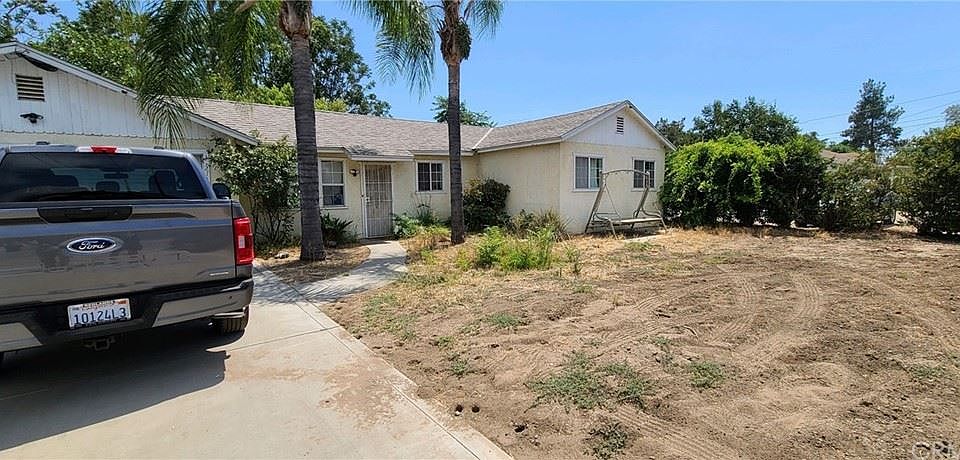 1st image of 32271 Avenue E
