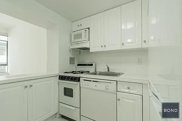 Rented by Bond New York | media 11