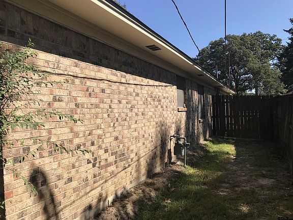 4th image of 8302 Oxford Dr