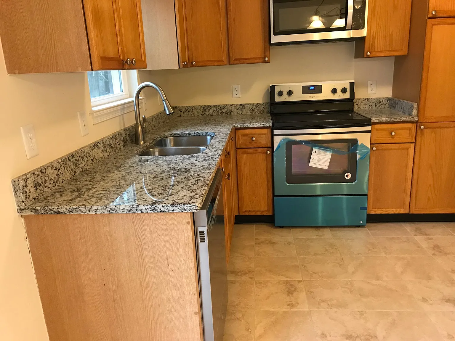 4 bed, 1992 sqft, $2,680 — Photo 2