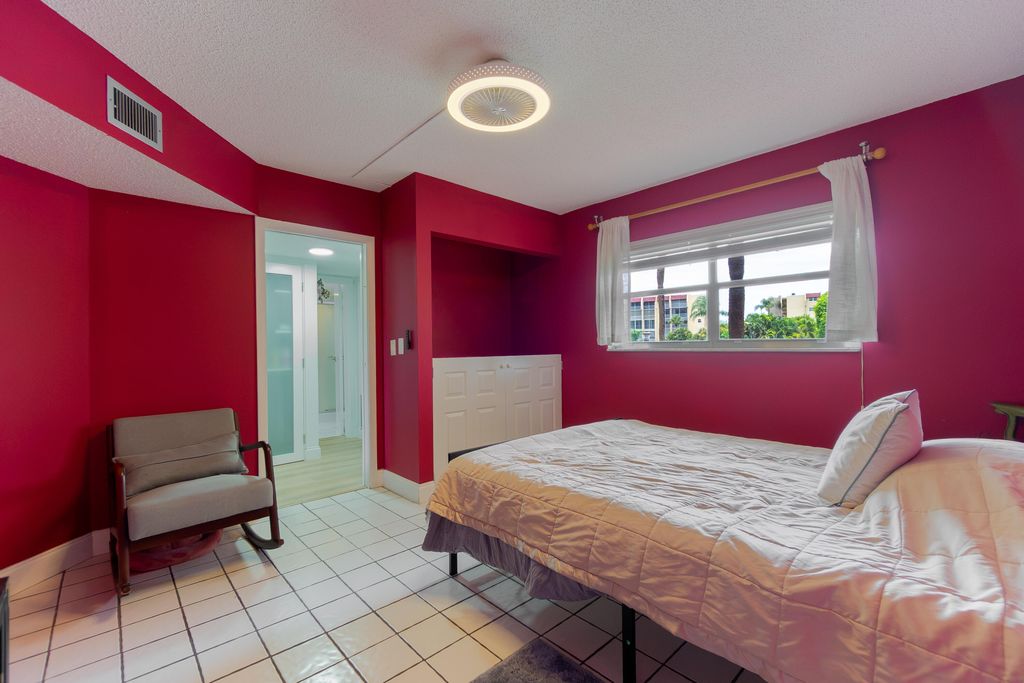 3661 Via Poinciana #211, Lake Worth, FL - View 5