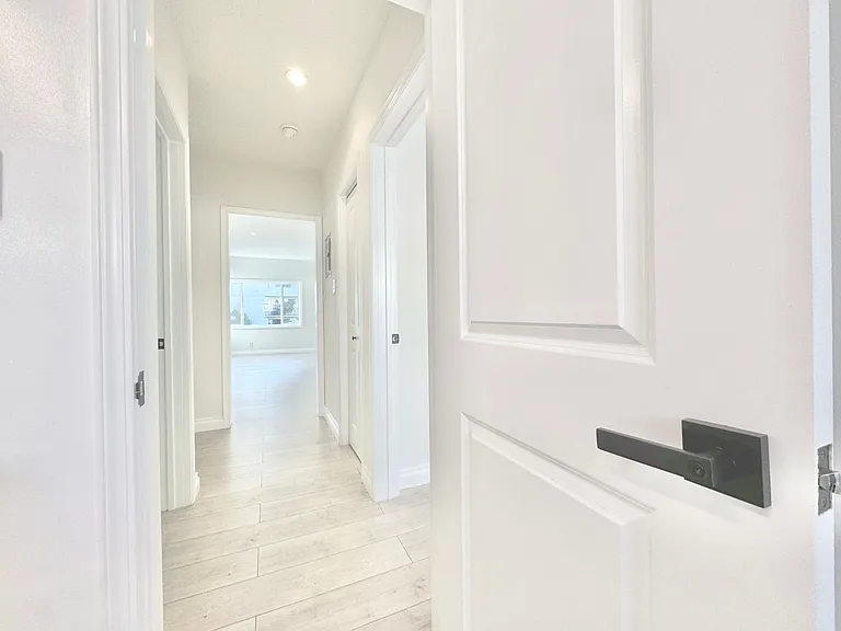 333 N. Oakhurst Dr. — Photo 16
