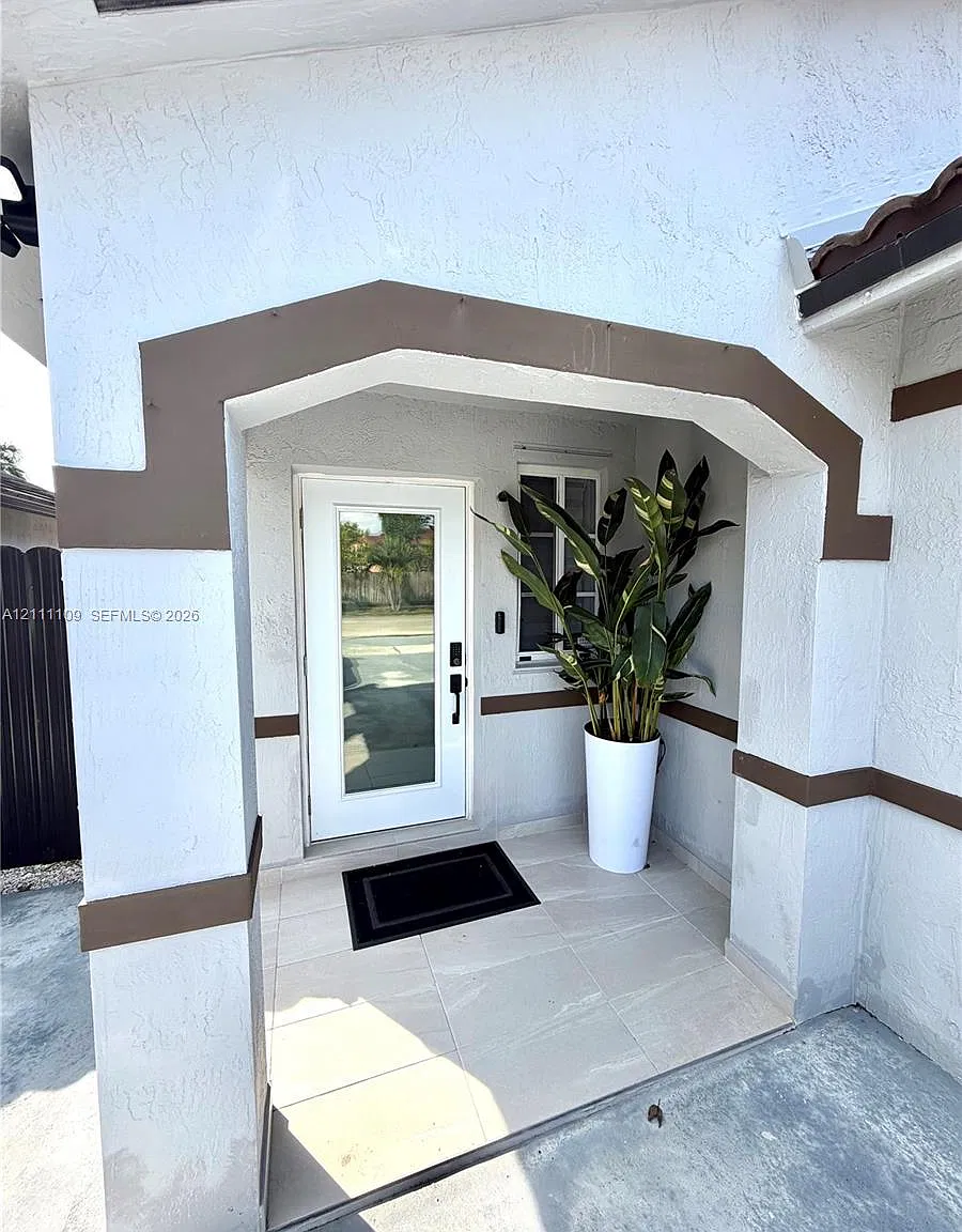 3 bed, 1236 sqft, $3,100 — Photo 3