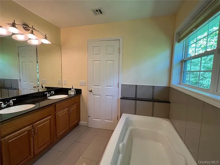 20 Seeley Bull St — Photo 22