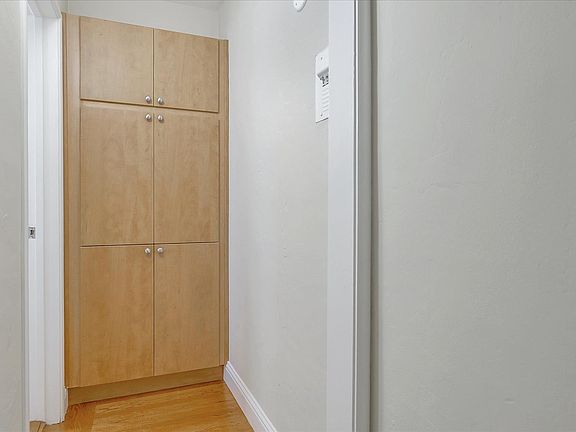2nd image of 1019 Noel Dr APT 4