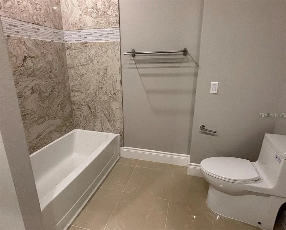 3 bed, 2.5 bath, 2281 sqft, $2,450 — Photo 4