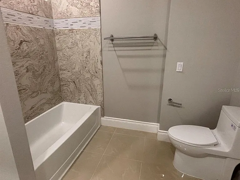 1915 Greenbriar Ter — Photo 4
