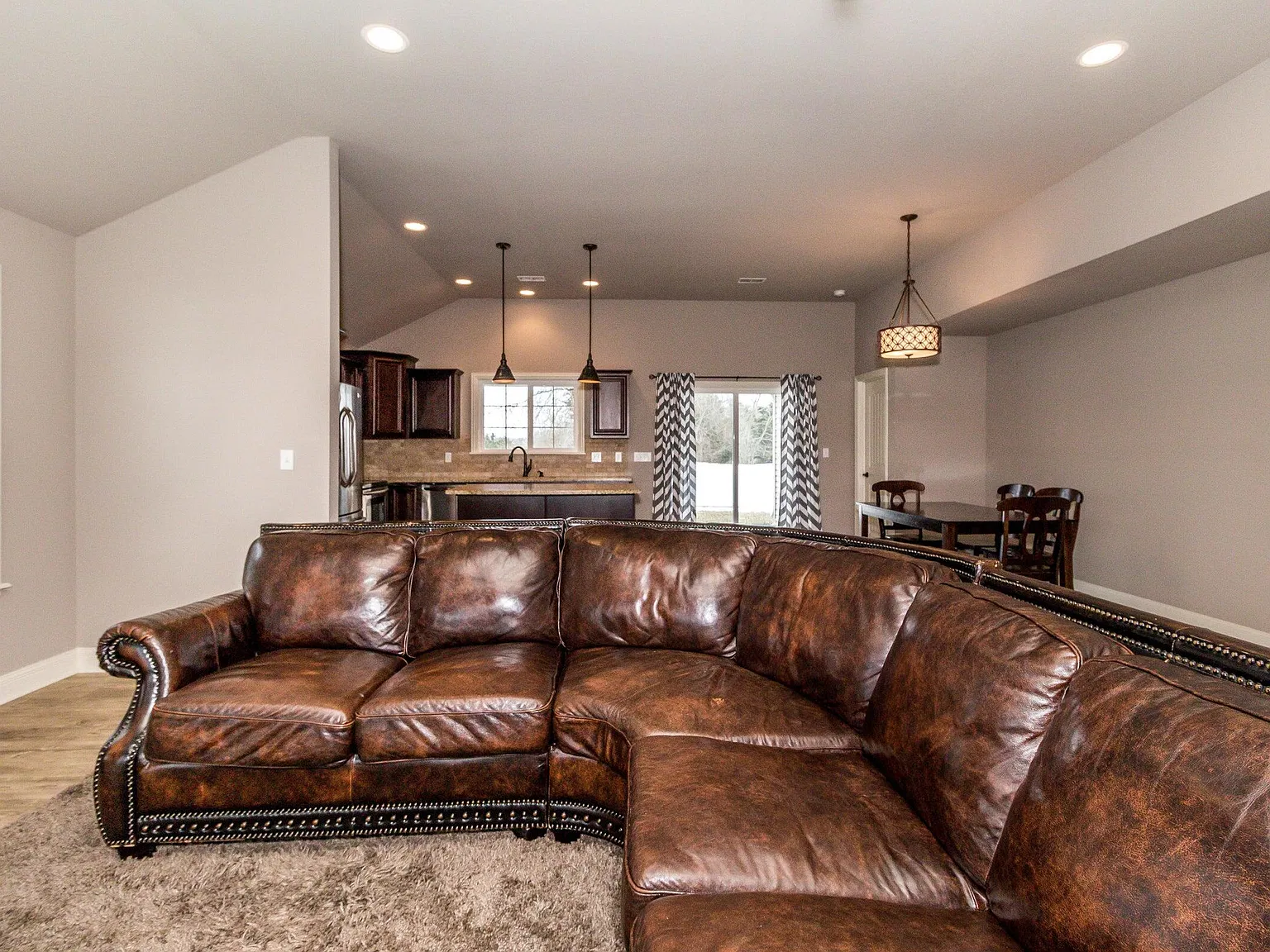 3 bed, 2.0 bath, 1640 sqft, $2,000 — Photo 4