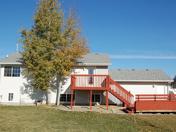 spacious 2 level deck.