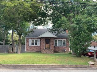 27 Croley St, Huntington, NY 11743
