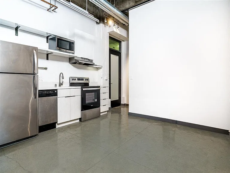 The Broadway Lofts — Photo 24