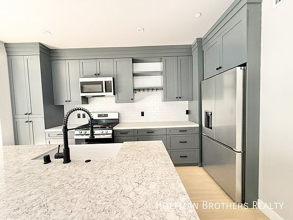 3rd image of 1249 S Plymouth Blvd #1249