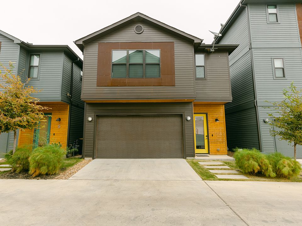 1st image of 203 Nogalitos St