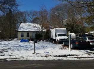 38 Linden Ln, Shirley, NY 11967