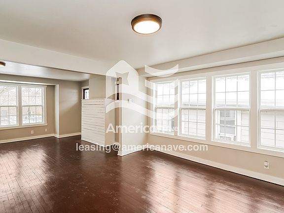 774349_005_living_room_5.jpg