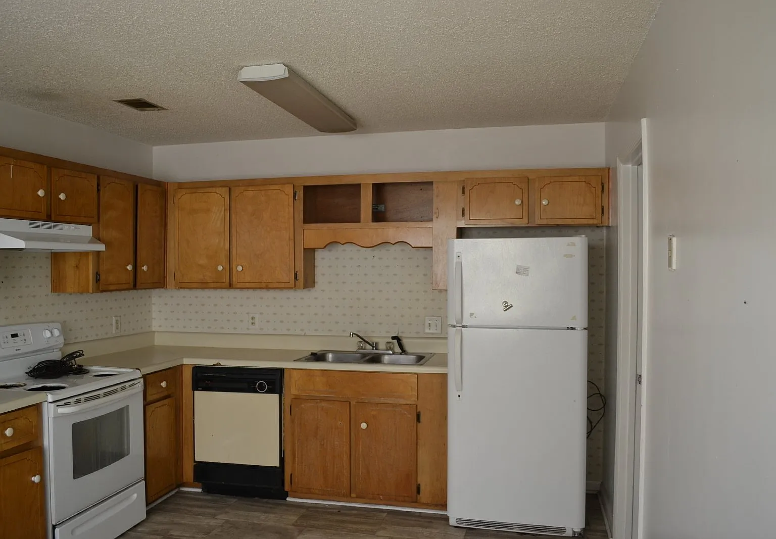 3 bed, 2.0 bath, 1120 sqft, $1,375 — Photo 4