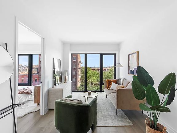 3rd image of 10-25 Jackson Ave #4C
