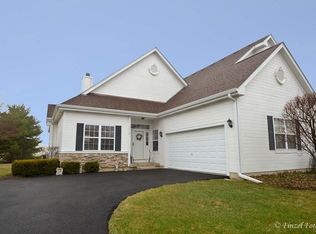 9512 Georgetown Ln, Crystal Lake, IL 60014