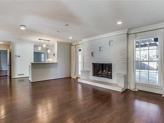 2nd image of 6827 Lakeshore Dr