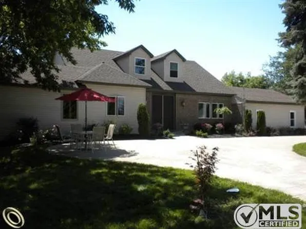 30525 Barlow St, Farmington Hills, MI 48334