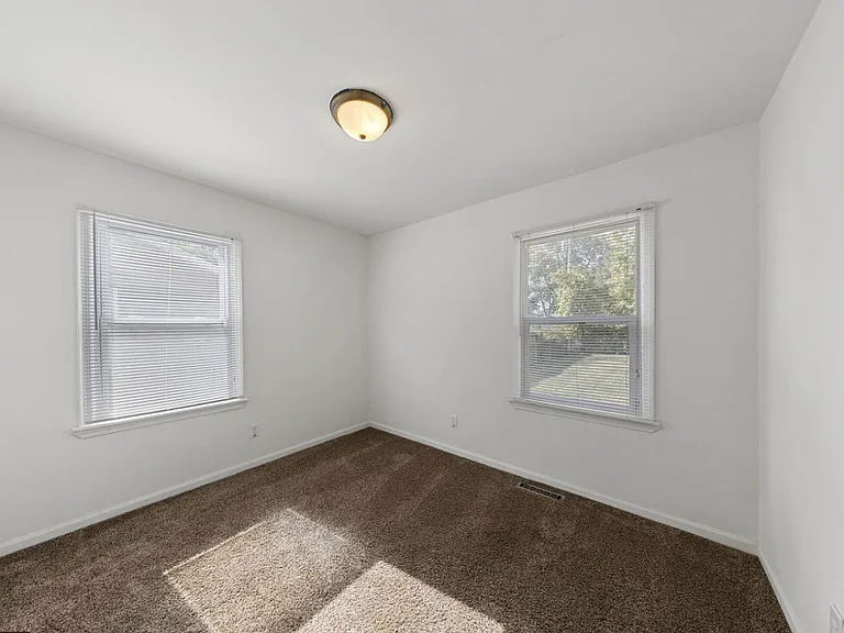 2828 Eleanor St — Photo 9