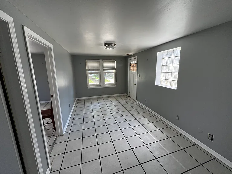 1440 S 49th Ave #1 — Photo 4